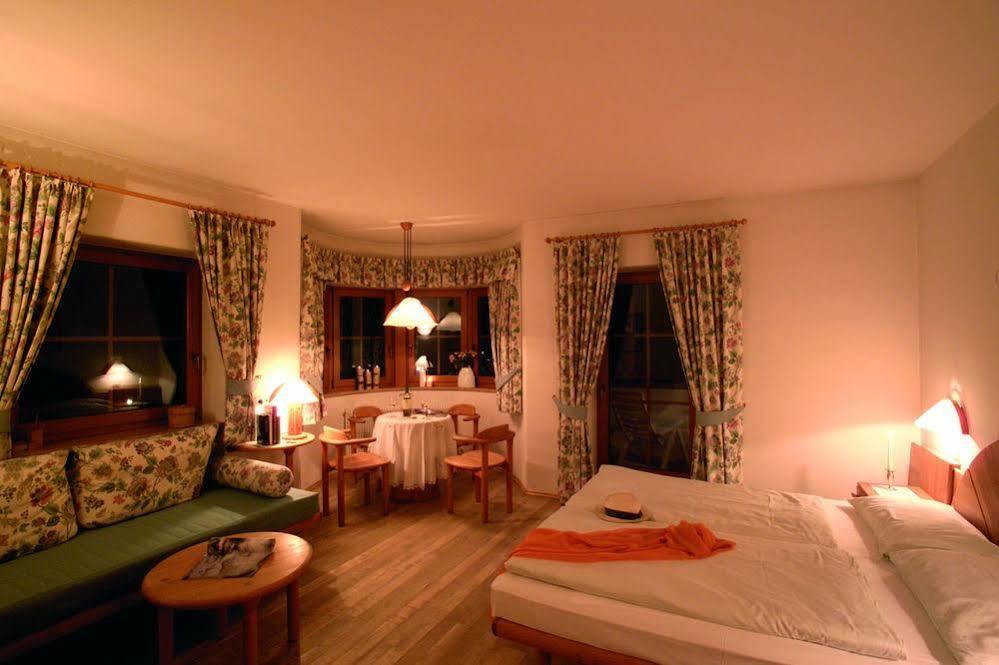 Taubers Bio Vitalhotel Chienes Exterior foto